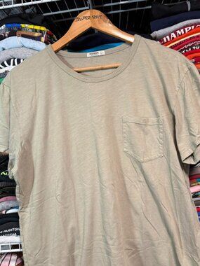Buck mason basic khaki pocket t shirt